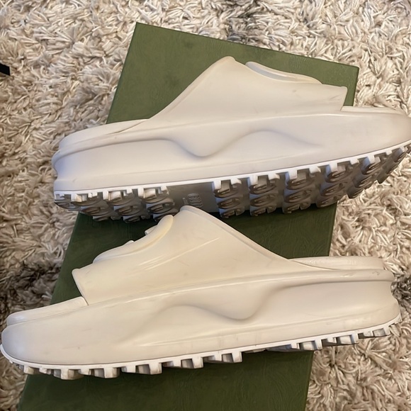 Gucci slide sandal with interlocking G - Picture 4 of 10